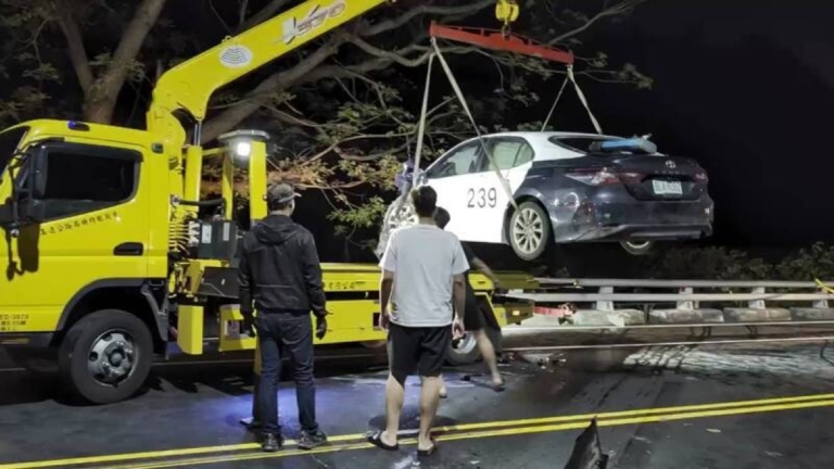 台東醉漢偷警車 警匪追逐逾30公里 失控撞車釀3傷