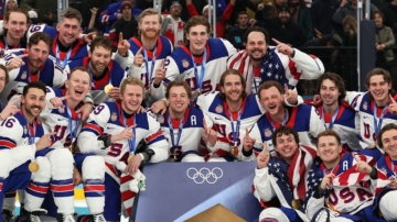 美男子冰球奪冠 門將被封「國防部長」