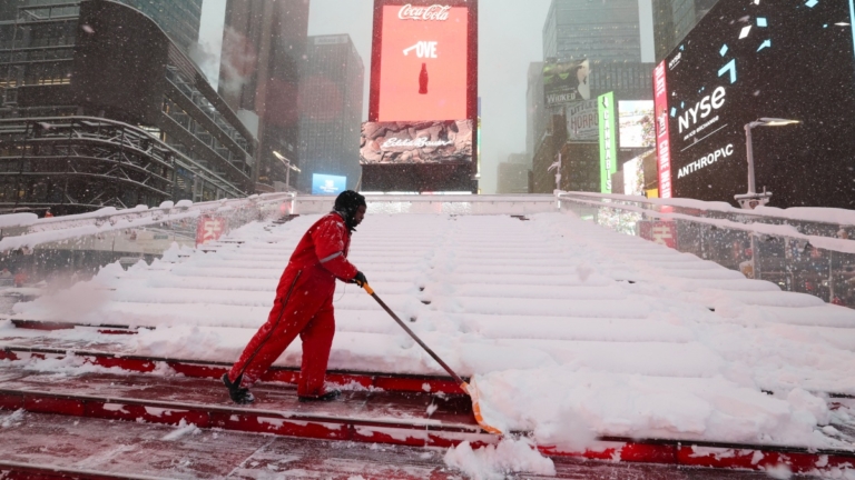 特大暴風雪襲美東 六州緊急狀態 7000航班取消