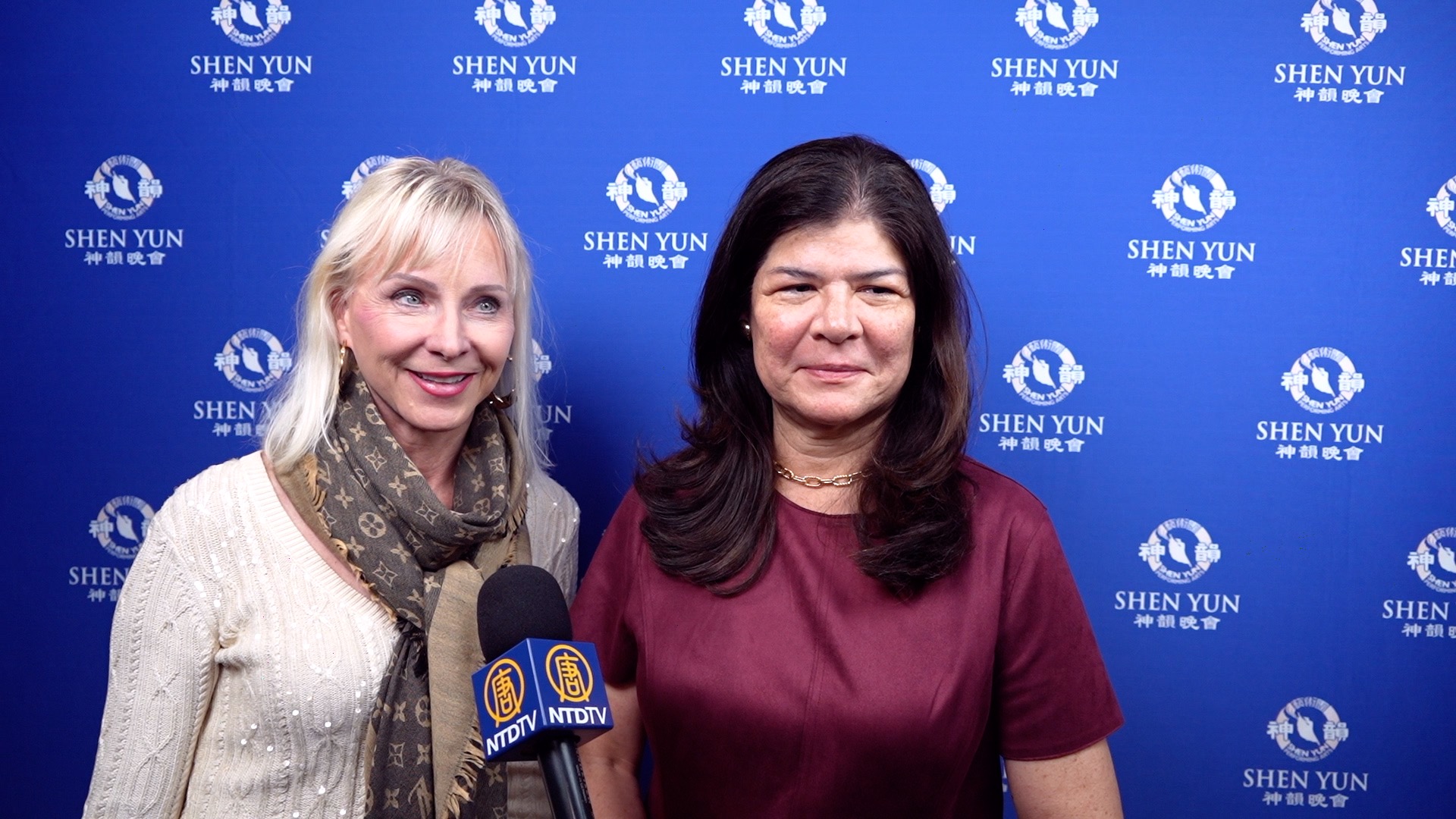 作家敬佩神韻不懼壓力堅持信仰