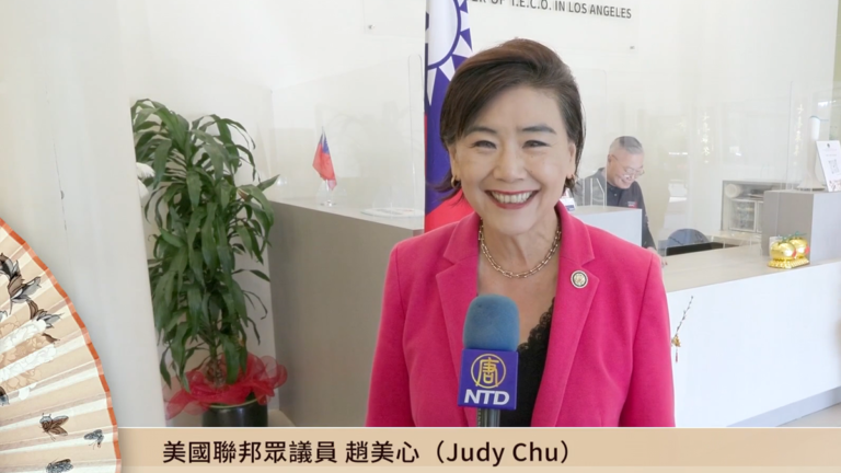 美國聯邦眾議員趙美心（Judy Chu）向觀眾拜年