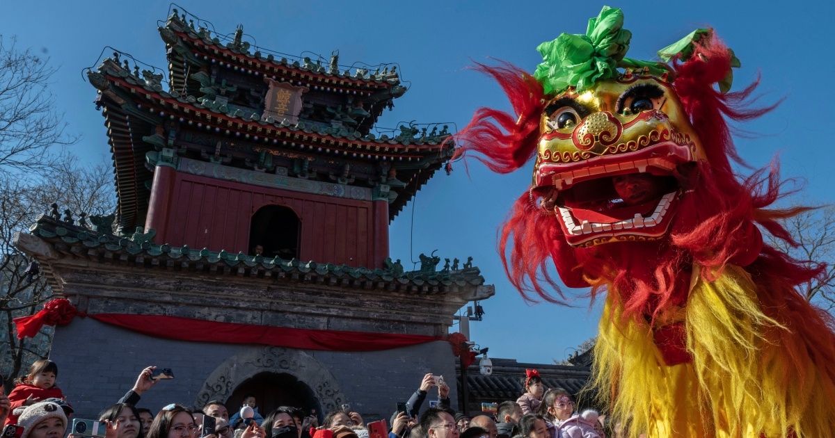 正月初十要“十全十美” 民俗：吃三样 做一事 忌一事 | 民间习俗 | 祭土地石神 | 烤狮子火 | 新唐人电视台