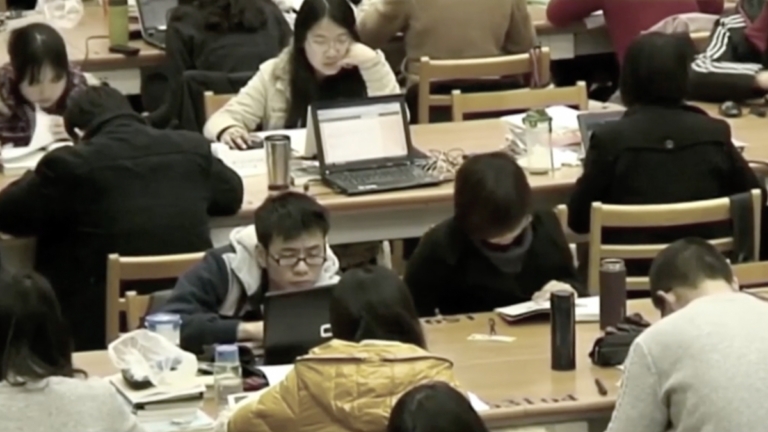 中國經濟下行 越來越多學生退學