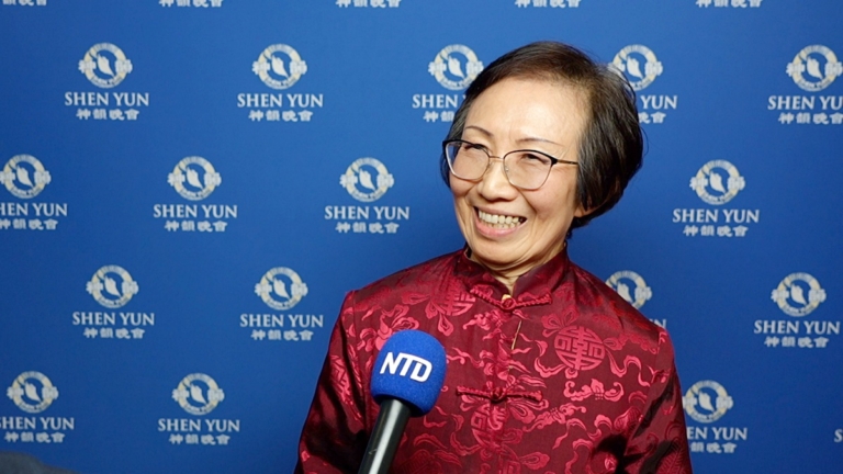 英海城圓滿落幕 主流感恩有幸看神韻  起立致敬