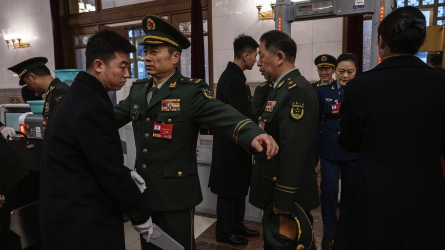 中南海内部分裂 两会军方代表噤声 与会者躲避记者