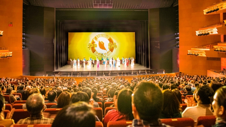日本議員盛讚神韻 翹首期盼神韻2026演出的到來