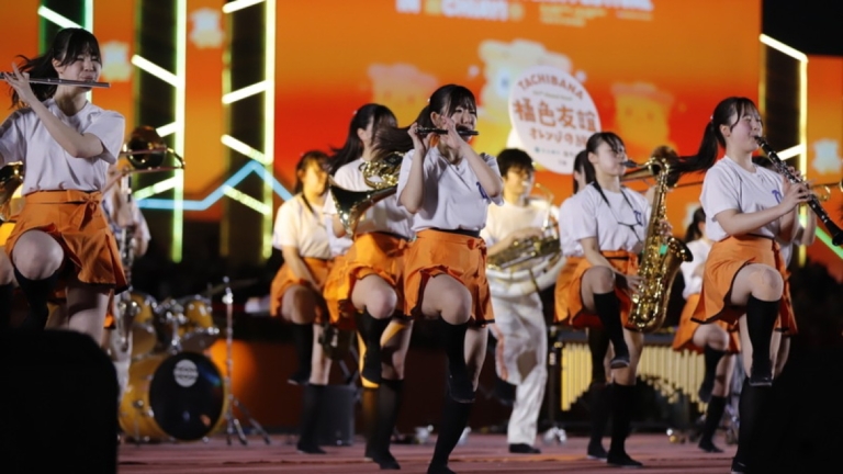 日本橘高校友樂團現身台灣燈會 萬人爭睹演出