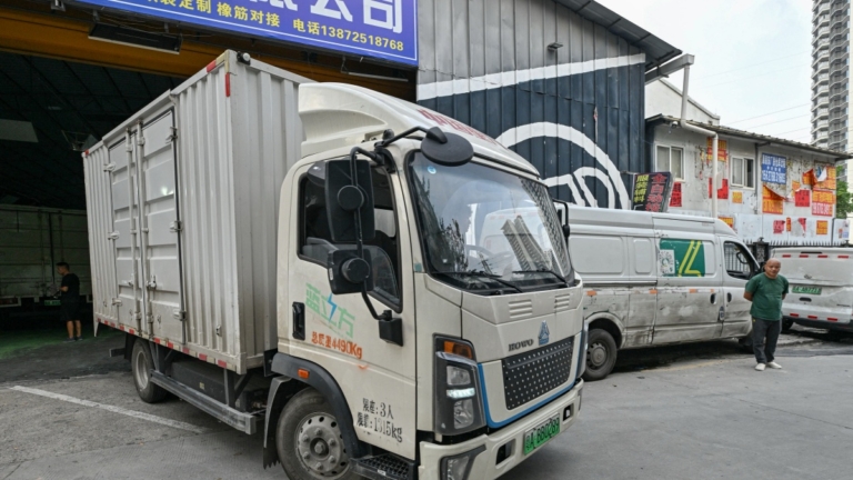 油價暴漲 運價沒跟上 中國貨運業者生存難