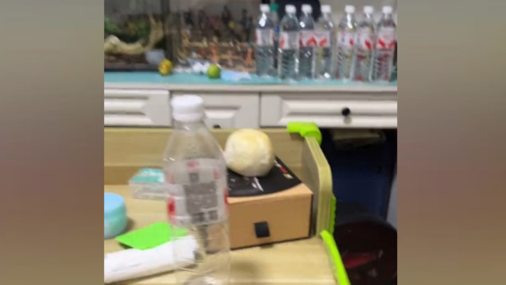 中國男買整箱水驚現針眼 飲後心跳加速 疑遭掉包