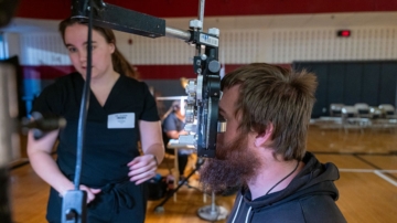 研究：散光未正確矯正 每3人就有1人頭痛