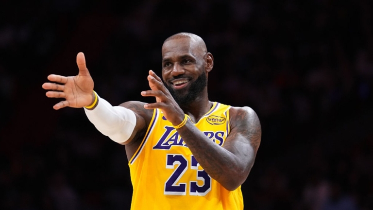 NBA例行賽 詹姆斯出賽打破近30年紀錄 透露人生目標