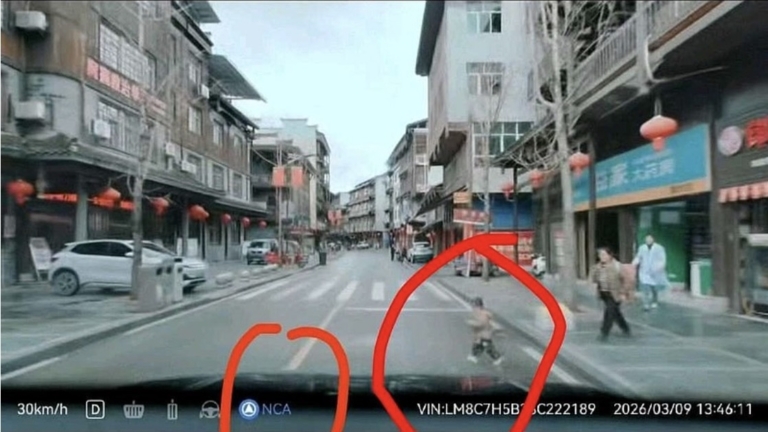 華為汽車不減速直撞幼童 網友轉發視頻被迫寫保證書