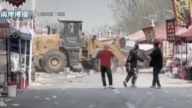 【两岸扫描】北京发生开铲车冲撞人群事件 当局封杀消息