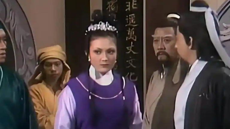 「紫衫龍王」扮演者離世 獨特面孔深入人心