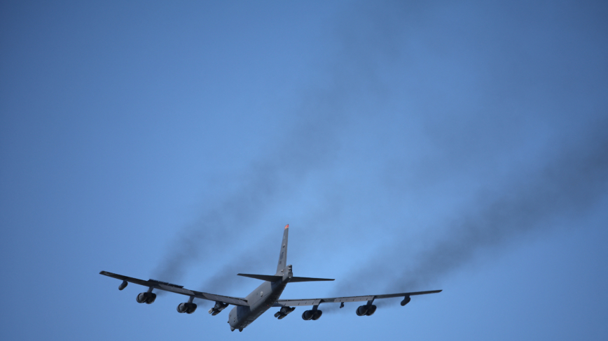 美軍B-52轟炸機加州墜毀 機上8人恐罹難