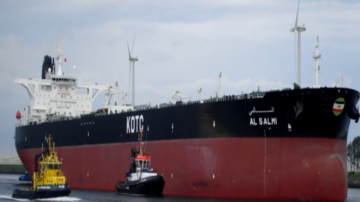 科威特油輪準備赴中 在杜拜港遭伊朗襲擊起火