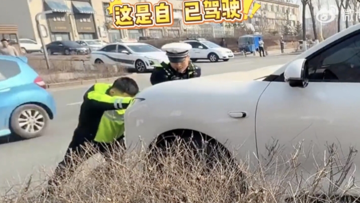 智能車自己跑 車主一路追 卻打不開車門（視頻）