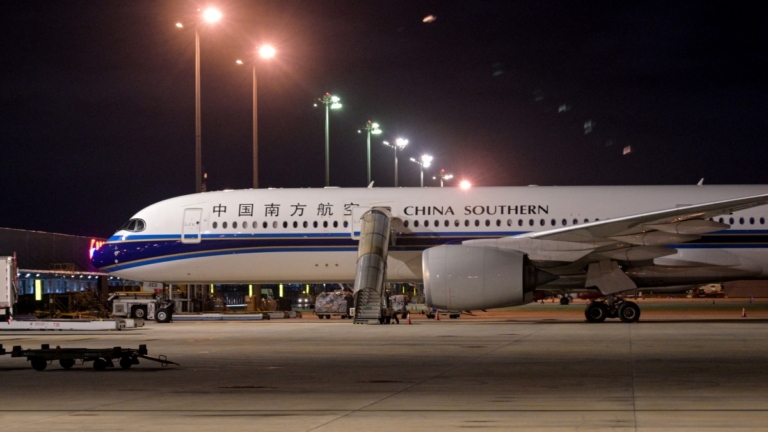 【財經簡訊】中國多家航空公司國內燃油附加費調漲五倍