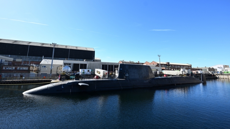 英國核潛艇艦長宣布辭職 疑涉中共間諜案