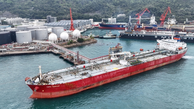 美國會示警：中共藉影子艦隊吸油 弱化制裁