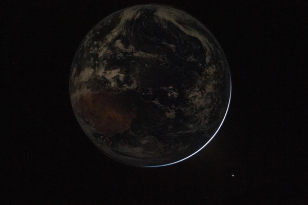NASA公布從「獵戶座」飛船上拍的首批地球照片