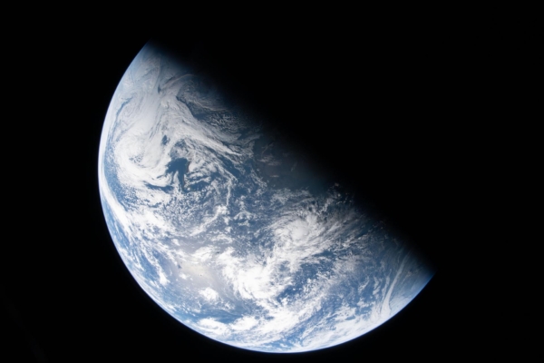 NASA公布從「獵戶座」飛船上拍的首批地球照片