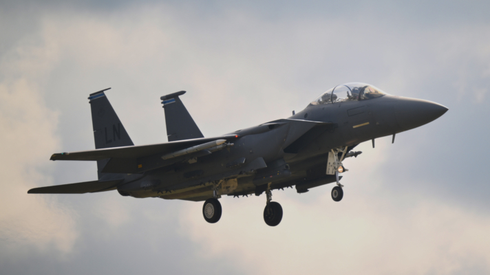 戰場驚變：伊朗擊中三架美軍戰機 一飛行員生死未卜