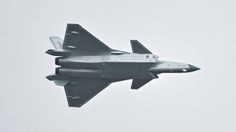 衛星影像揭祕：中共空軍快速擴張恐威脅全球