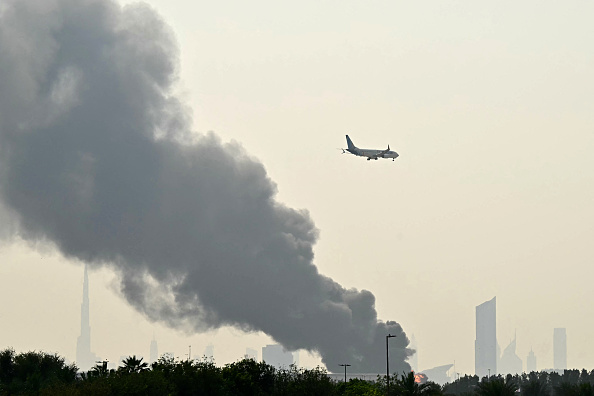 阿布達比攔截空襲 飛機碎片墜落引火災至少12傷