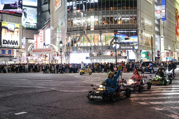東京澀谷十字路口 男潑灑液體縱火被捕