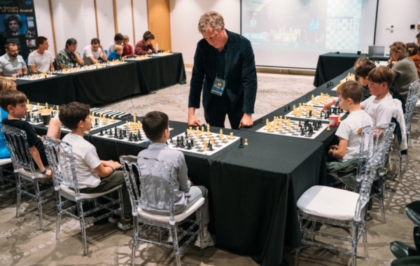 國際棋聯候選人賽第5輪:辛達羅夫強勢領跑