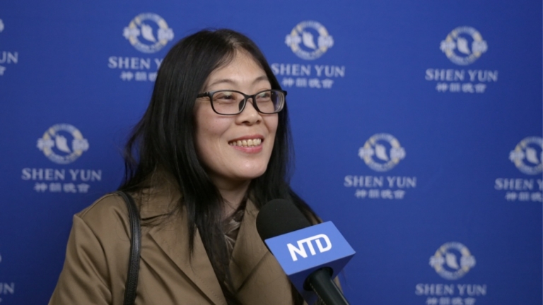大陸華人觀神韻感動落淚：中共最怕法輪功