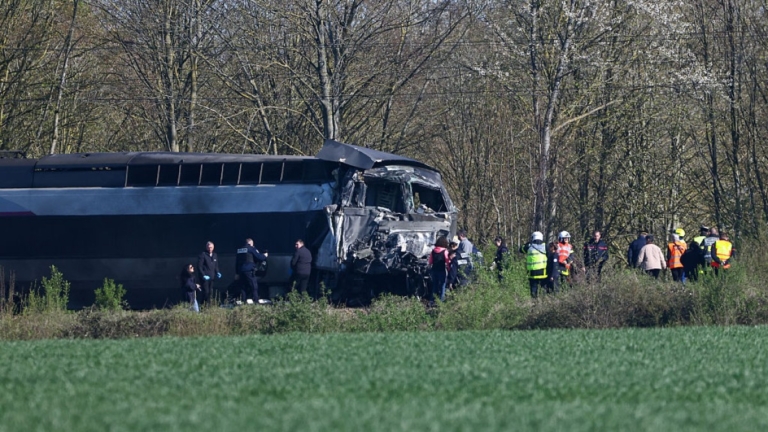 法國高速列車與卡車相撞 駕駛身亡另27人傷