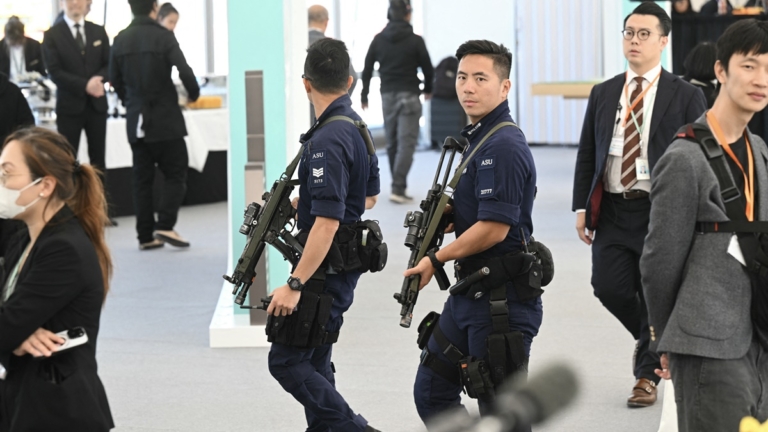 台陸委會提醒赴港風險 港警或要求手機解鎖