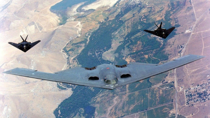 美B-2轟炸機連飛36小時 投3萬磅鑽地彈 炸伊朗高層