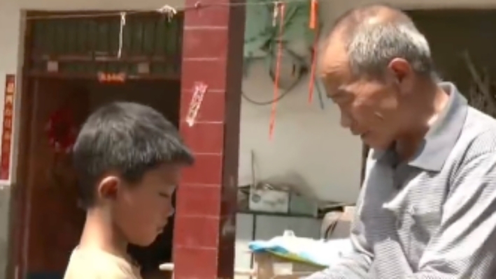 怕爺爺去世 9歲男孩每天偷偷把肉帶回家