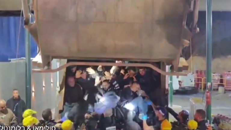 垃圾車擠進68名巴勒斯坦人 以軍攔車逮人（視頻）