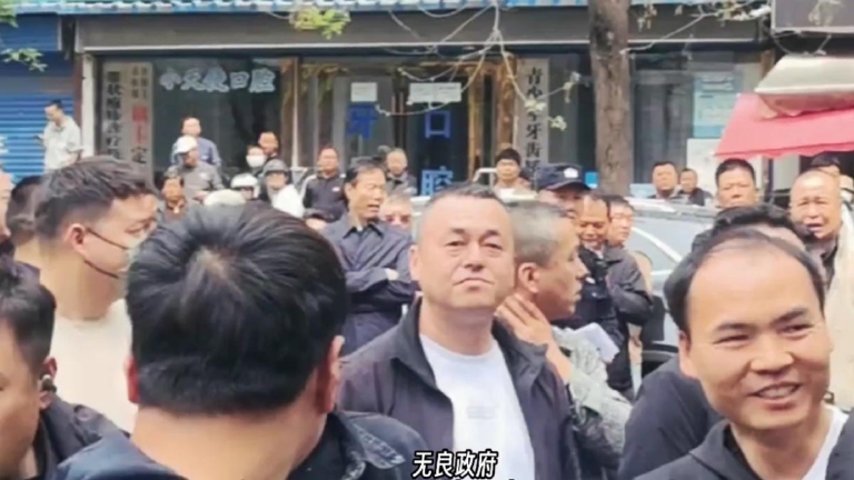 西安出租車司機抗議 齊喊「政府無良」（視頻）