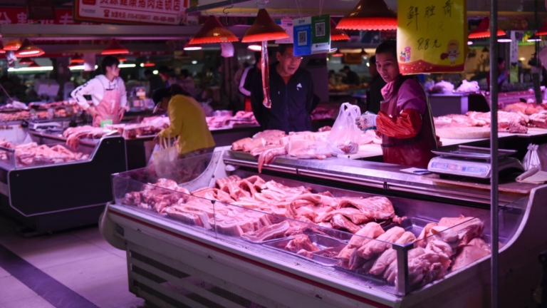 中國豬肉價格暴跌 降至白菜價