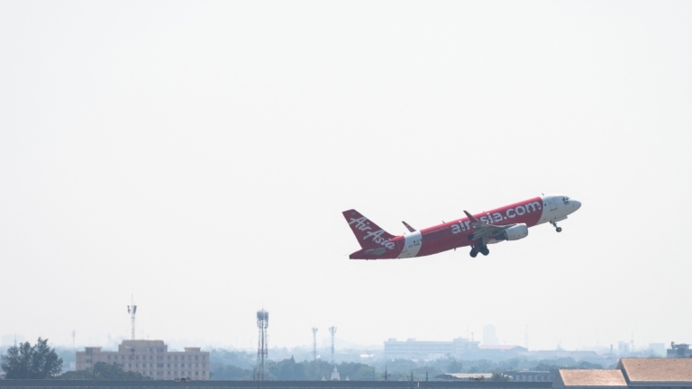 航空燃油價暴漲 五一假期航班大量取消