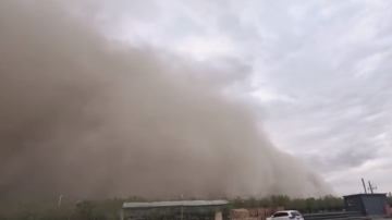 像世界末日 新疆現沙塵暴 數百米高沙牆遮天蔽日（視頻）