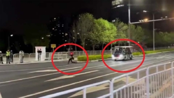 北京机器人马拉松测试 一车人跟在后面遥控（视频）