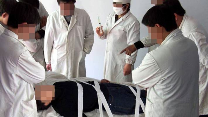 湖北七旬老人被中共注射試驗藥物 痛苦得滿地打滾
