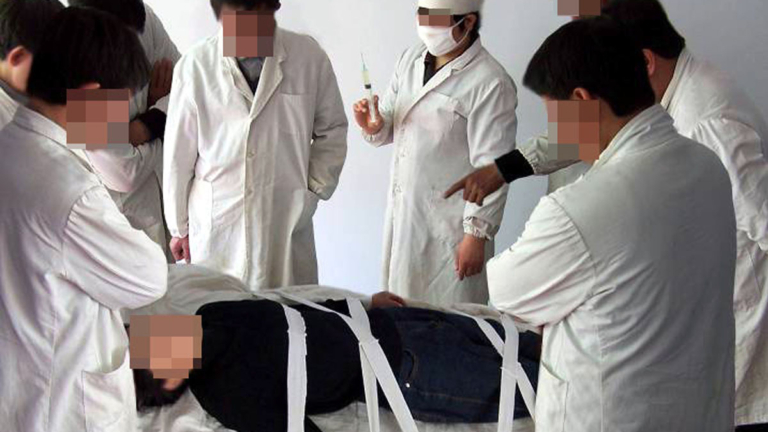 湖北七旬老人被中共注射試驗藥物 痛苦得滿地打滾