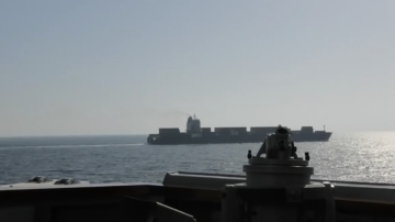 【更新】伊朗巨轮强闯美封锁线 机舱炸出洞遭扣押