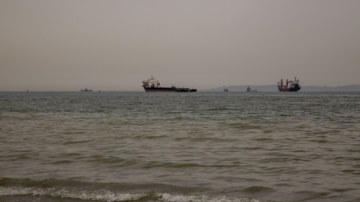 突發：伊朗襲擊三船 扣押其中兩艘