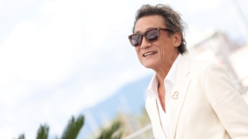 從走紅毯到領獎 梁家輝葫蘆項鍊意外成焦點