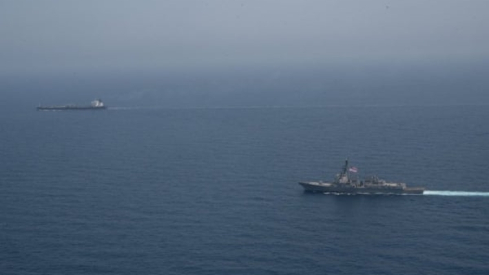 伊朗影子商船闖阿拉伯海 美軍攔截「護送」返回