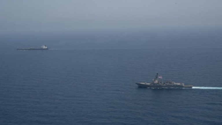 伊朗影子商船闖阿拉伯海 美軍攔截「護送」返回