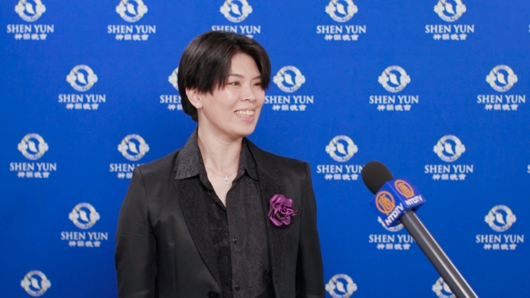 歌劇團首席演員觀神韻淚目：神聖莊嚴 震撼心靈